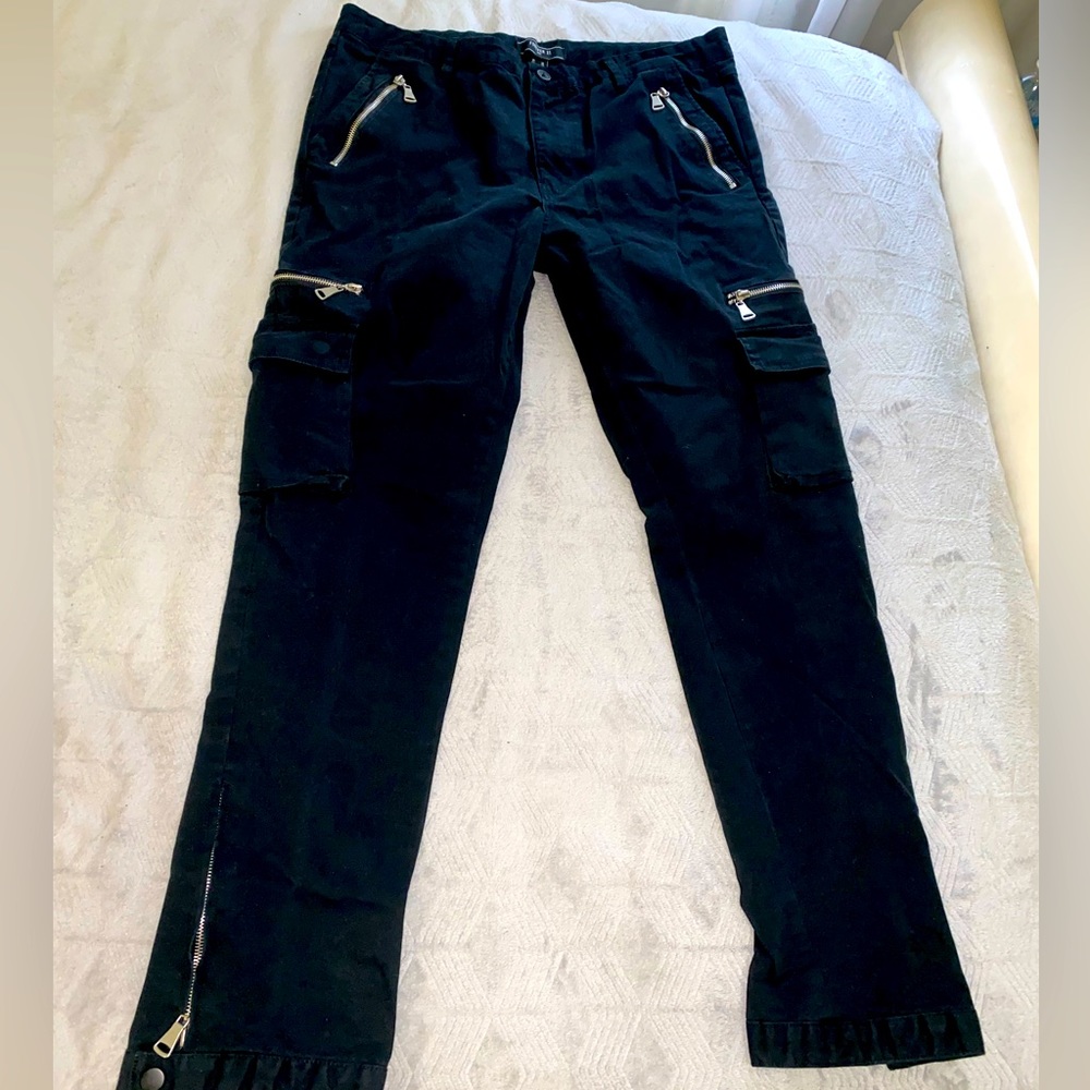 Forever 21 Men’s Cargos Pants